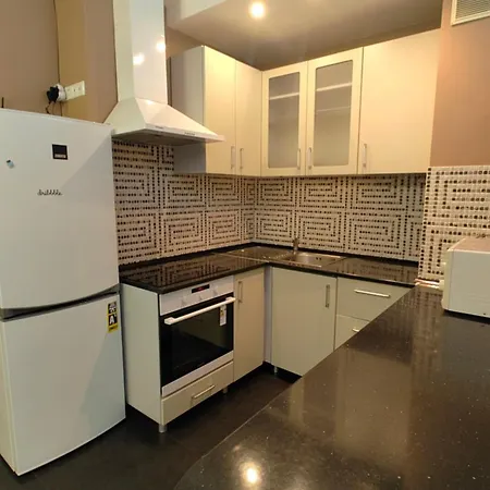 в центре у моря, 500м *
